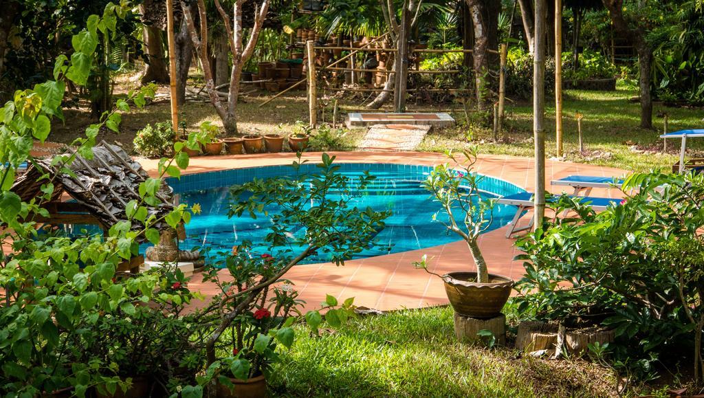 Sang Tong Huts Hotel Мае Хонг Сон Екстериор снимка