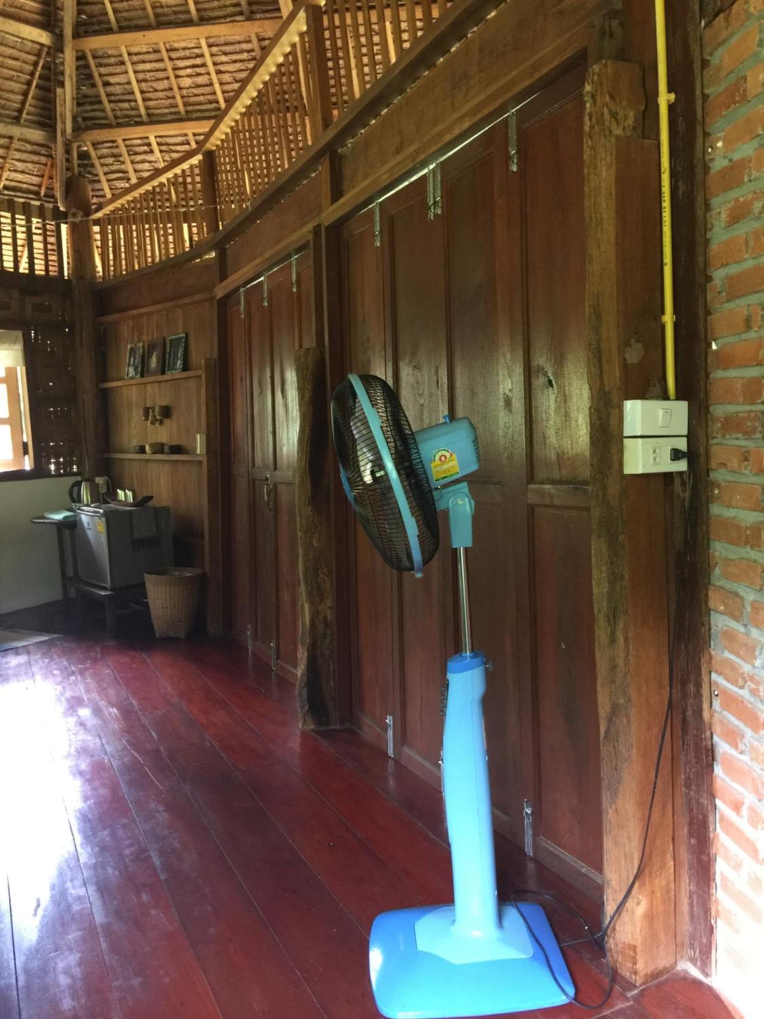 Sang Tong Huts Hotel Мае Хонг Сон Екстериор снимка