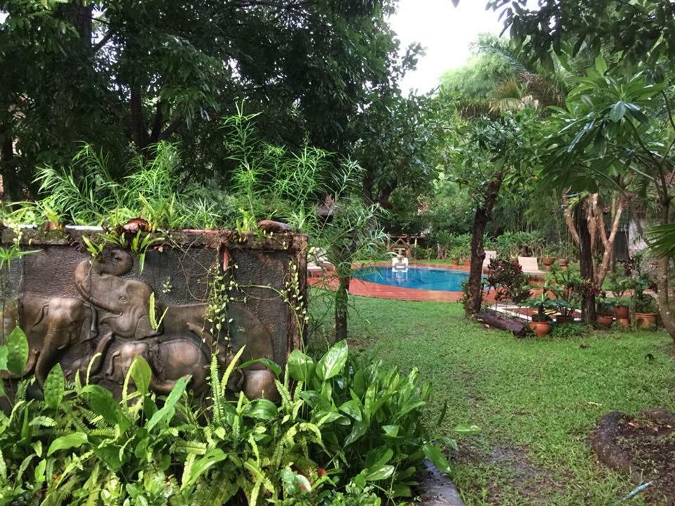 Sang Tong Huts Hotel Мае Хонг Сон Екстериор снимка