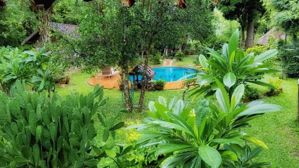 Sang Tong Huts Hotel Мае Хонг Сон Екстериор снимка